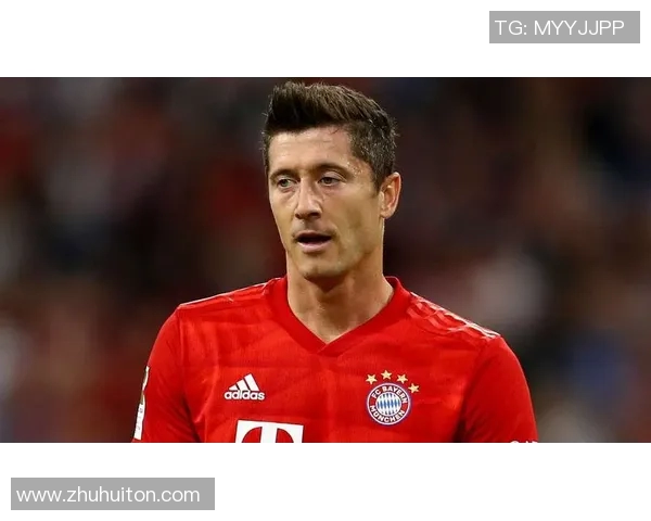 莱万领衔球队新篇章追逐荣誉与梦想的足球旅程